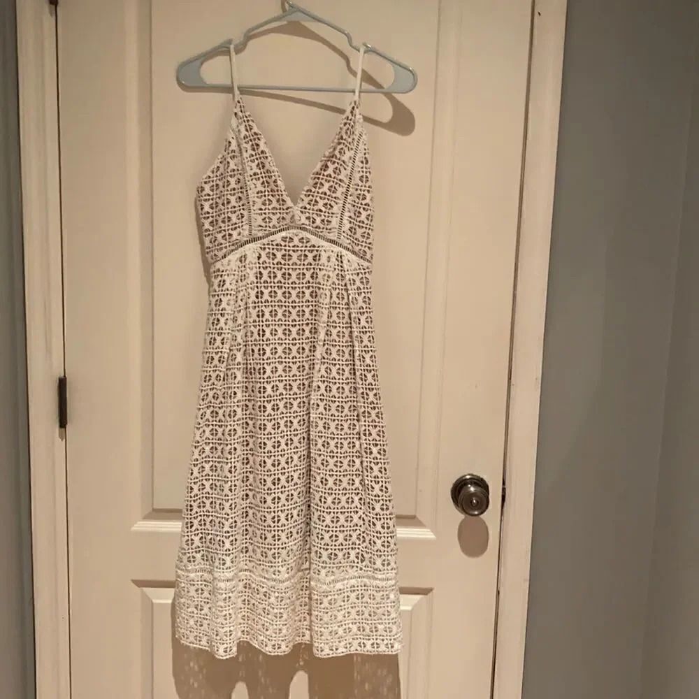 JOA Los Angelas fit and glare crochet dress S